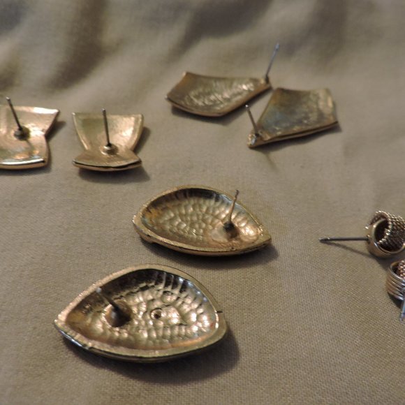 POST EARRINGS .. 4 pairs.. without postbacks - Picture 13 of 13